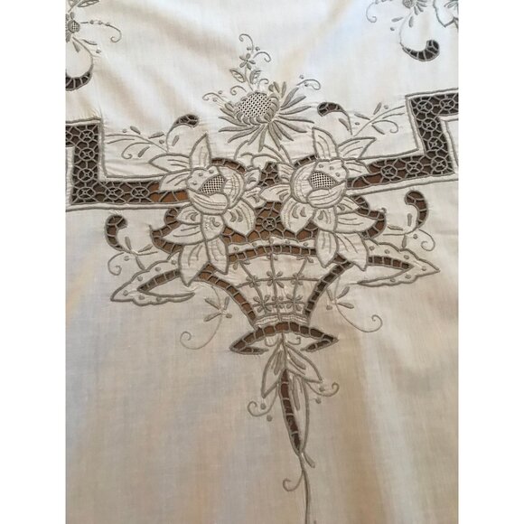 Vtg 1940's Linen Embroidered Tablecloth Floral Basket Pattern  6' x 4' 11" Ivory - Picture 6 of 10